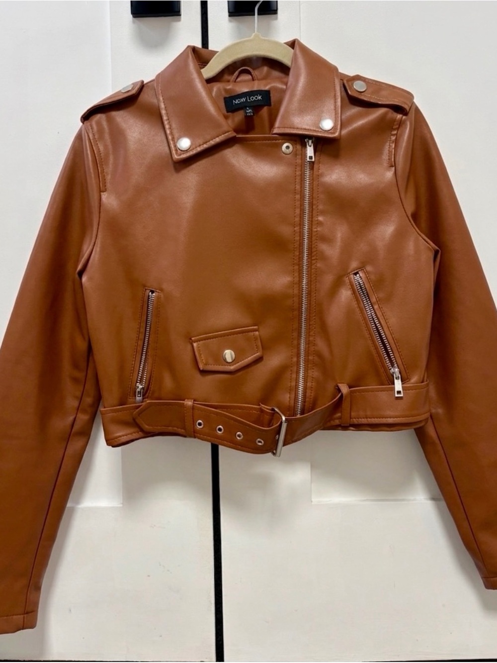 New Look Cropped Faux Leather Biker Jacket in Chestnut